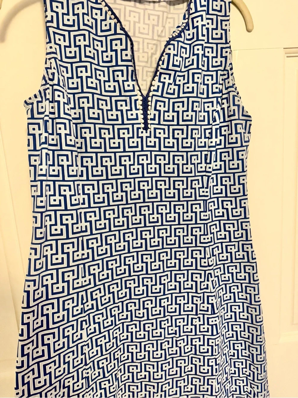 J. McLaughlin Blue White Geometric Sleeveless Shift Dress Size M V-Neck